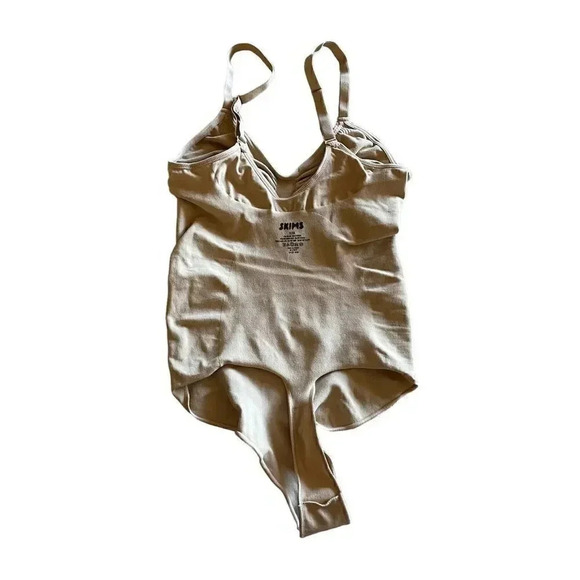 SKIMS Seamless Sculpting
Thong Bodysuit Tan Shapewear SZ 2X/ 3X #1464 - Picture 7 of 13